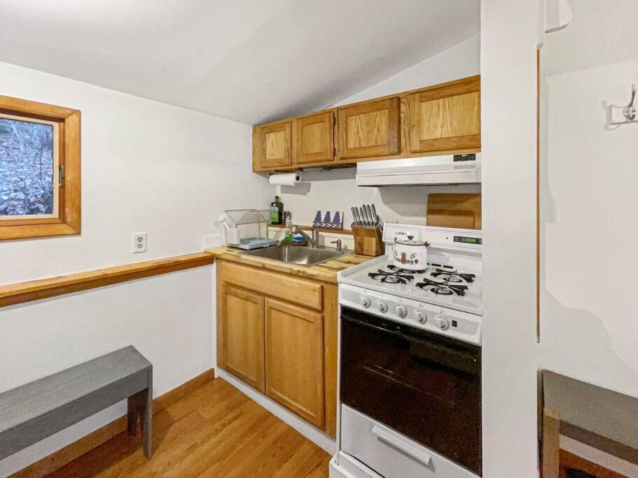 Breezy Hill Eccentric Studio Cottage Accord Экстерьер фото