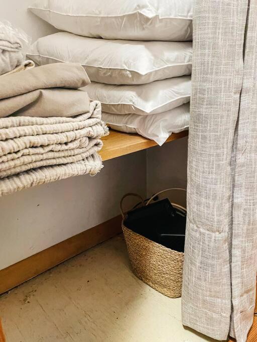 Breezy Hill Eccentric Studio Cottage Accord Экстерьер фото