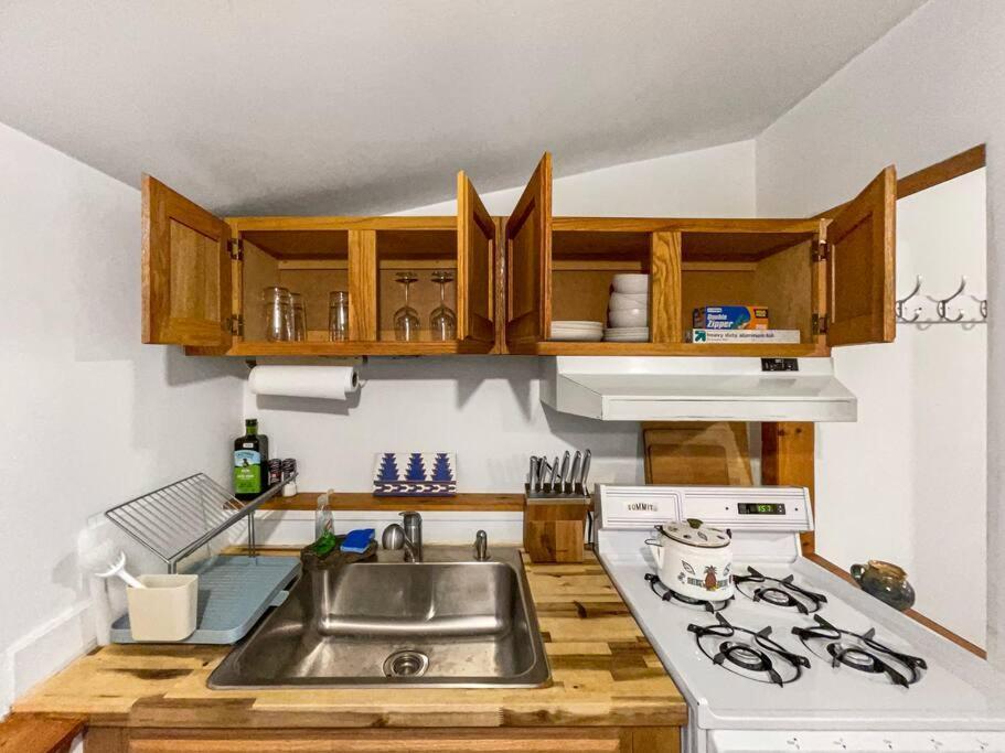 Breezy Hill Eccentric Studio Cottage Accord Экстерьер фото